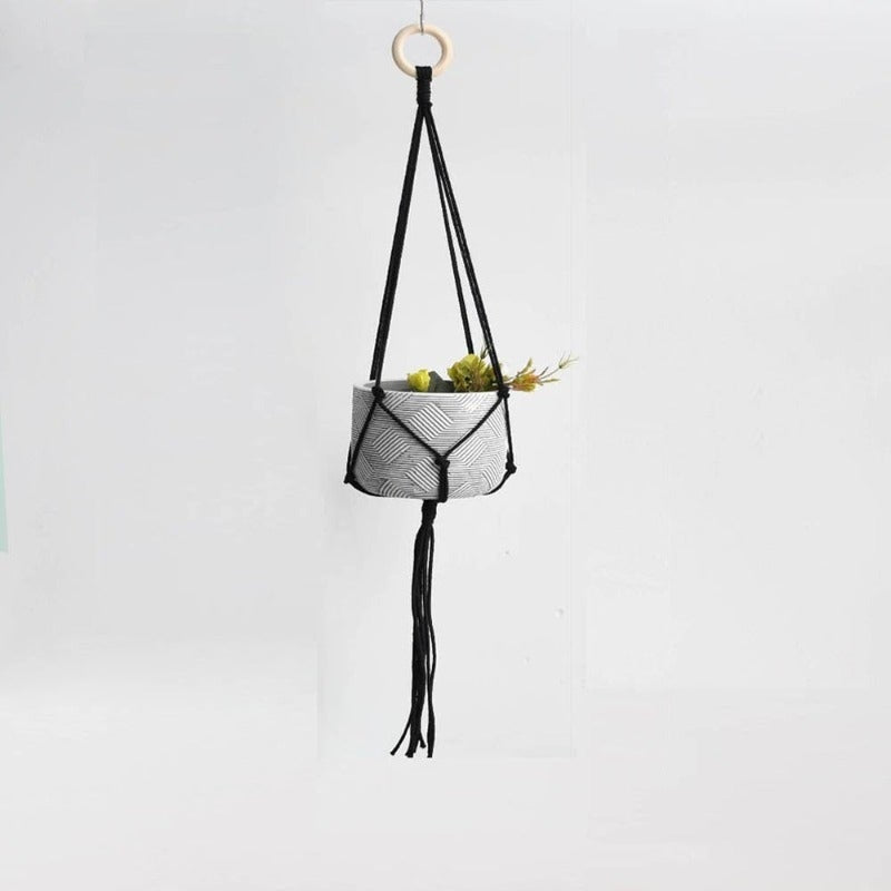 Suspension noire pour plante en macramé